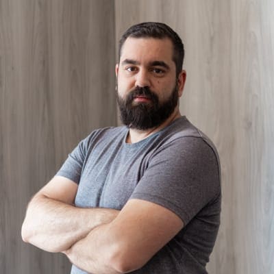 Retrato de David Aldomar, formador y mentor en inteligencia artificial